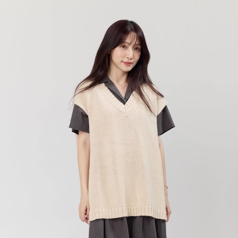 Denise V領小岔寬版背心/奶茶 - 女装针织衫/毛衣 - 其他人造纤维 卡其色