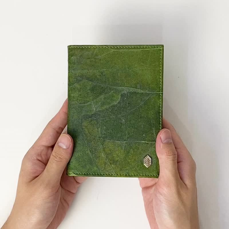 Vegan passport holder - Olive - 护照夹/护照套 - 植物.花 绿色