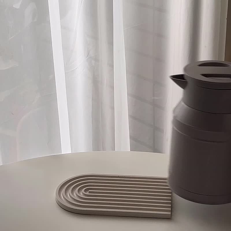 | THE VENUSIANS | U型波浪置物盘 - 收纳用品 - 树脂 卡其色
