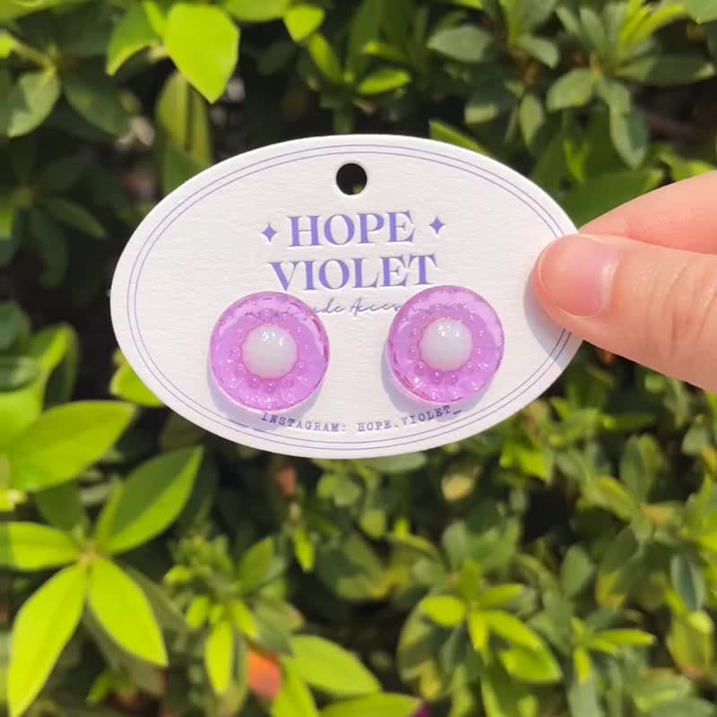 简约糖果系圆形耳环- Butterfly Garden - 耳环/耳夹 - 树脂 白色