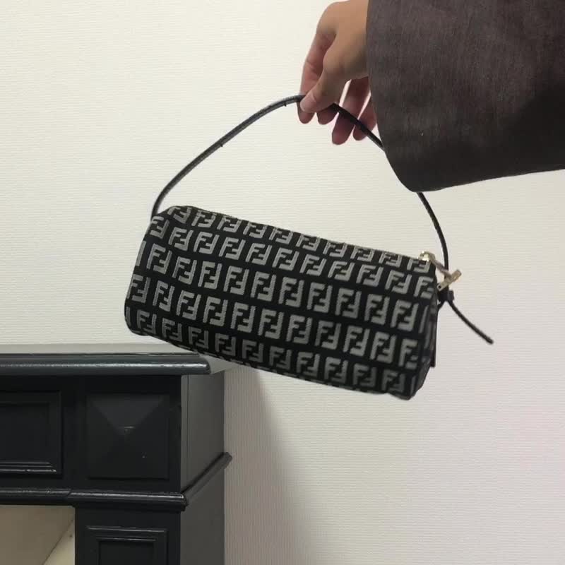 【 日本直送 名牌中古包 】FENDI 芬迪 缇花手提包 黑色 缇花 设计师款 配件包 vintage 旧款 zrasnu - 手提包/手提袋 - 棉．麻 黑色