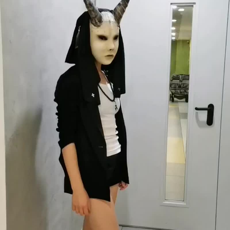 Demon Nun face mask with horns and a hood. Scary collectible face mask - 口罩 - 其他材质 卡其色