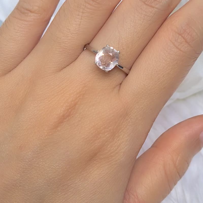 天然粉红色紫锂辉石尺寸 8*9 毫米单石戒指银镀铂戒指 - 戒指 - 宝石 粉红色