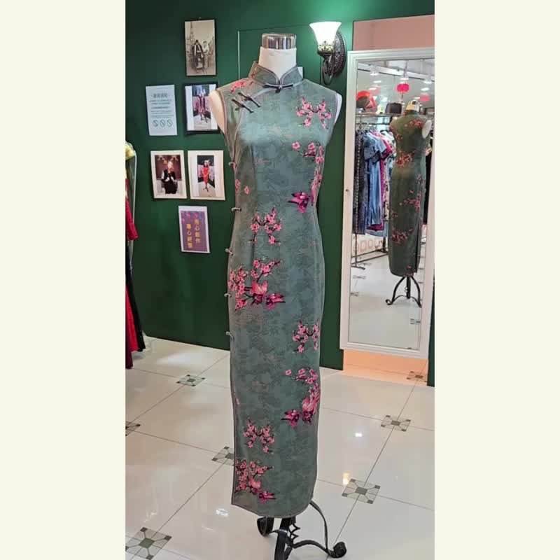 【VINTAGE 悦裳】新式改良复古旗袍  绿映红梅长旗袍 - 旗袍 - 棉．麻 多色
