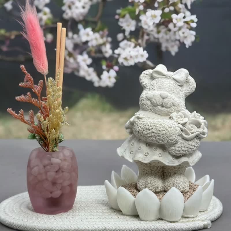 新品 净念开运香氛灯座系列 疗愈公仔玫瑰小熊  精致典雅新美学 - 摆饰 - 水泥 白色