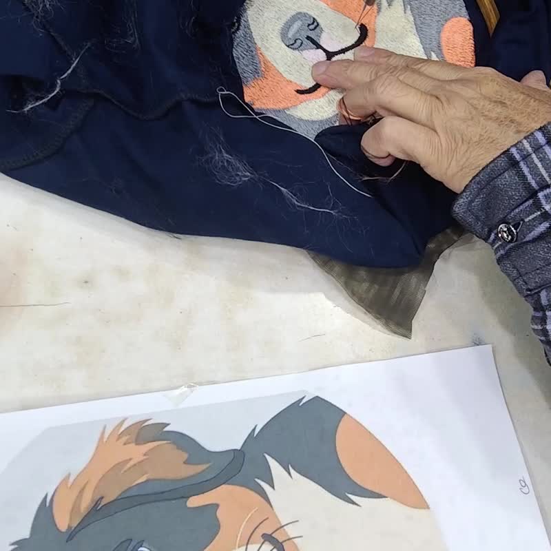 客製化寵物似顏繪刺繡棒球帽   職人手工推繡  專屬毛孩老帽散步 - 帽子 - 其他材质 