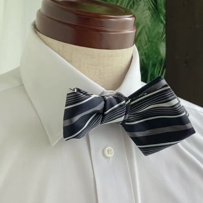 Bowtie One-sided-loop-knot Pointed end 海军蓝 灰色与银色条纹 - 领结/领巾 - 丝．绢 蓝色