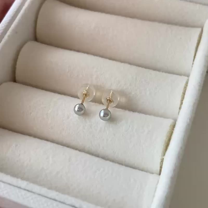 日本直送 稀有3.5mm Akoya珍珠耳钉 银蓝色 18k黄金 天然海水珍珠 - 耳环/耳夹 - 珍珠 灰色