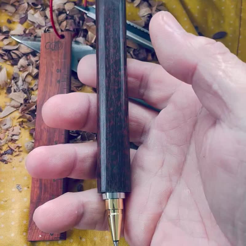 超硬蛇纹木 多角度钢珠笔 - 纯手削制作 - 钢珠笔 - 木头 咖啡色