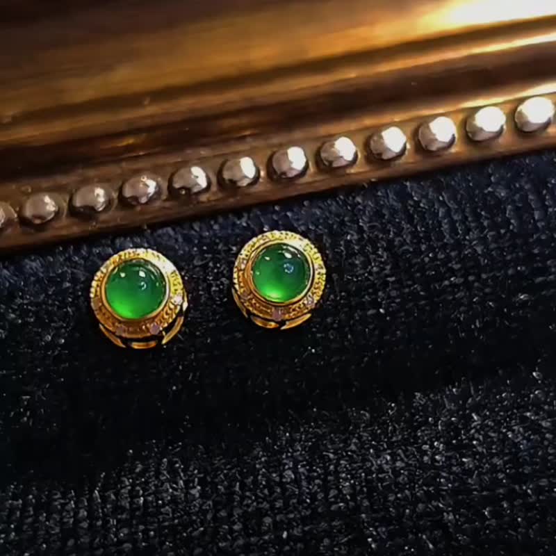 |18k万用台|A货翡翠冰玻阳绿蛋面6.2mm18k金真钻精致万用台 - 项链 - 玉石 多色