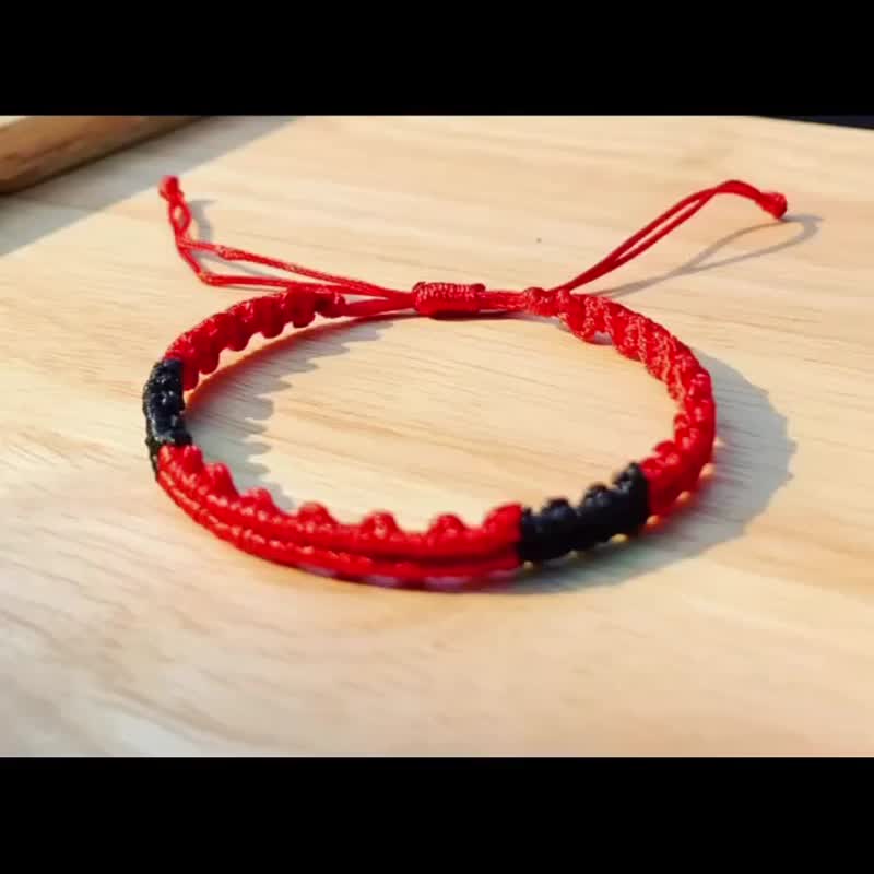 Macrame bracelet (Lucky Red) - 手链/手环 - 聚酯纤维 