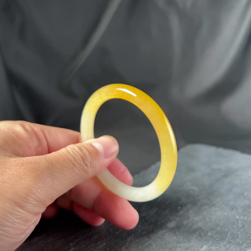 弦月| 天然黄翡圆条手镯 #17 | 蜜糖黄 - 手链/手环 - 玉石 黄色