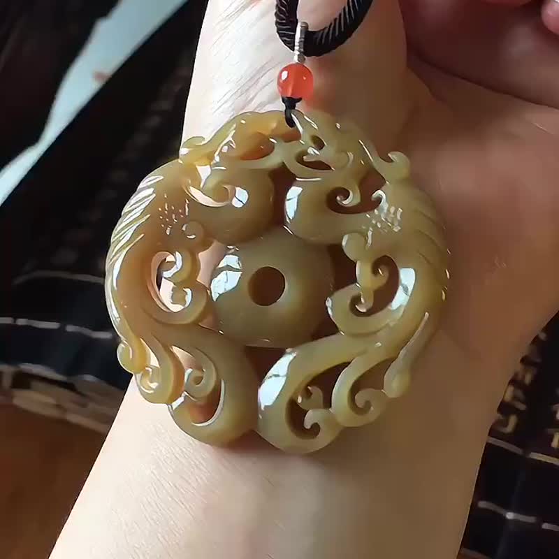 和田玉老糖料 精致 吊坠 精雕复古龙凤牌 寓意龙凤祥和 幸福 - 吊饰 - 水晶 