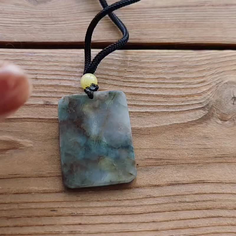 【亲翠】天然翡翠 冰复古灰蓝朱砂红飘花无事牌调整式绳链 特殊色 - 项链 - 玉石 多色