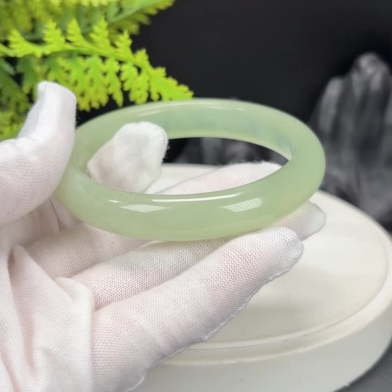 蛇纹玉手镯 59MM 冰润湖绿色飘雪花玉手环 财富吉祥护佑平安智慧 - 手链/手环 - 玉石 绿色