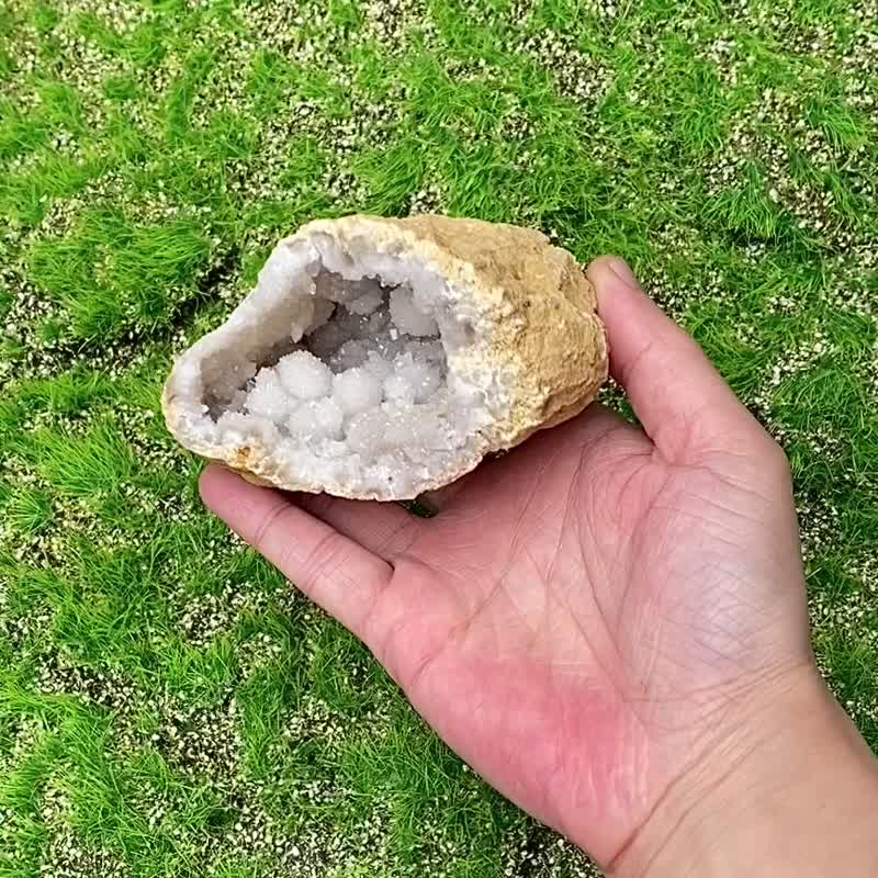 招财改运-天然原矿玛瑙小白水晶爆晶花球洞 水晶花球 消磁 疗愈 - 摆饰 - 水晶 多色