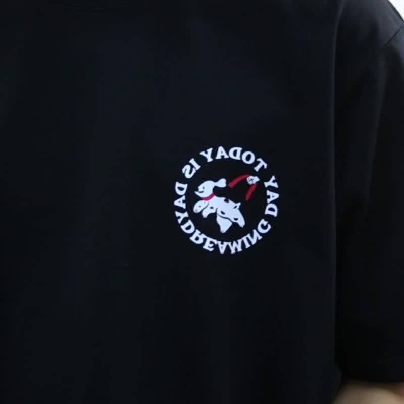 DAKYAM 2024夏季做梦小狗印花纯棉短袖T恤 - 中性连帽卫衣/T 恤 - 棉．麻 