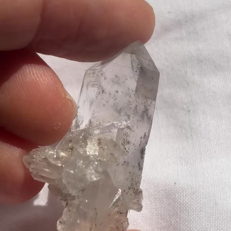 金口河水墨水晶 清透闪亮 阿卡西线 白水晶簇 手握 手把玩 - 摆饰 - 水晶 透明