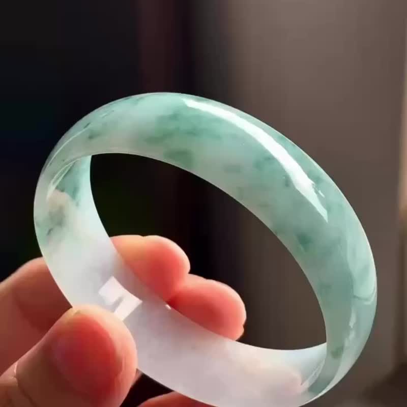 冰种翡翠天然翡翠玉镯A玉手镯 玉鈪 • 糯冰种牛奶飘花翡翠方镯 - 手链/手环 - 玉石 绿色