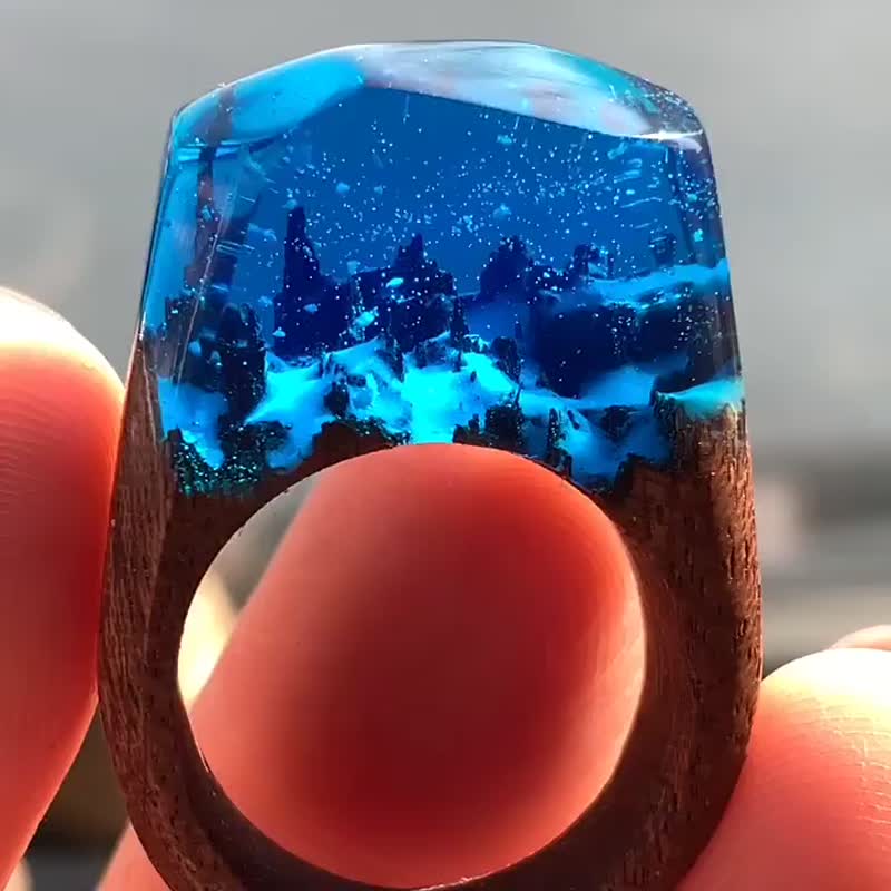 魔法森林、手工树脂木头戒指、自然设计、夜光饰品、天然实木雕刻 - 戒指 - 树脂 蓝色