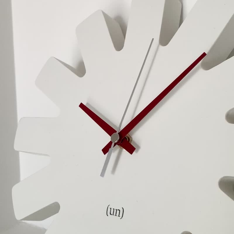 The Sirius wall clock - 时钟/闹钟 - 木头 白色