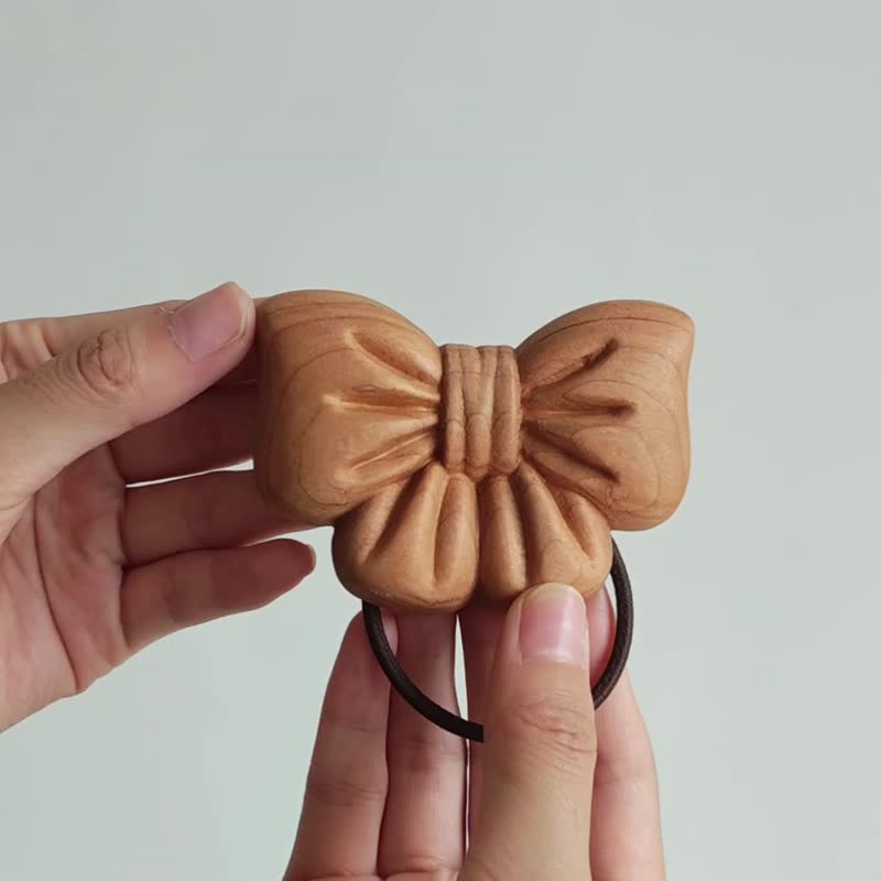 蝴蝶結原木髮圈|髮飾|手作|自然風|禮物 - 发饰 - 木头 