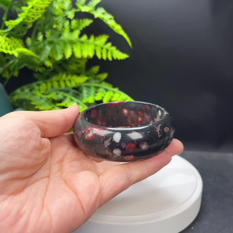独特梅花玉手镯 60MM 玉化黑底红花汝阳玉手环 飘然欲落 美轮美奂 - 手链/手环 - 半宝石 