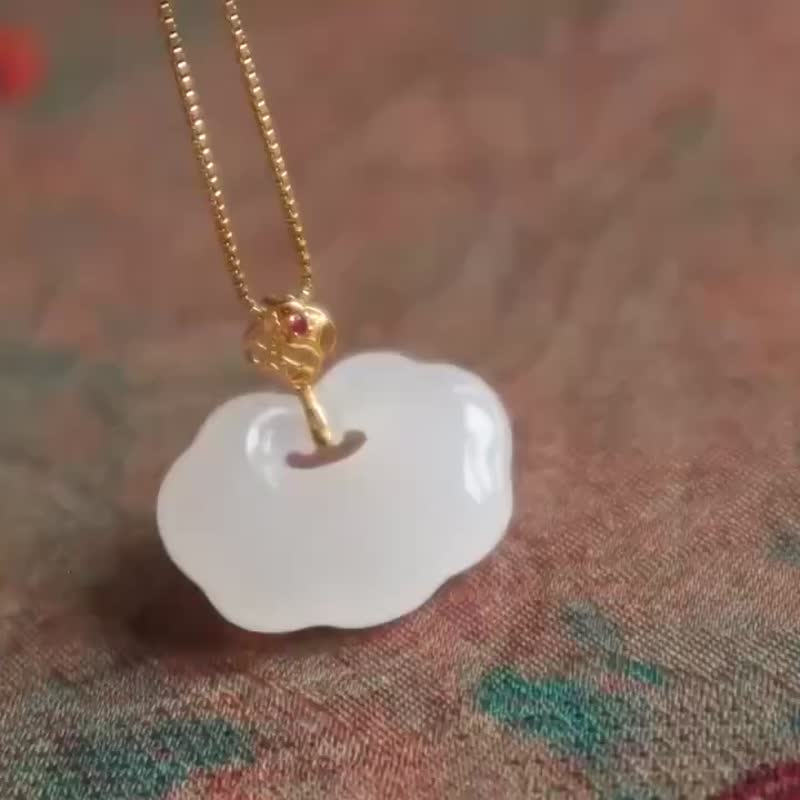 18K金镶嵌天然和田玉如意吊坠 羊脂玉如意锁 锁骨链 - 项链 - 玉石 