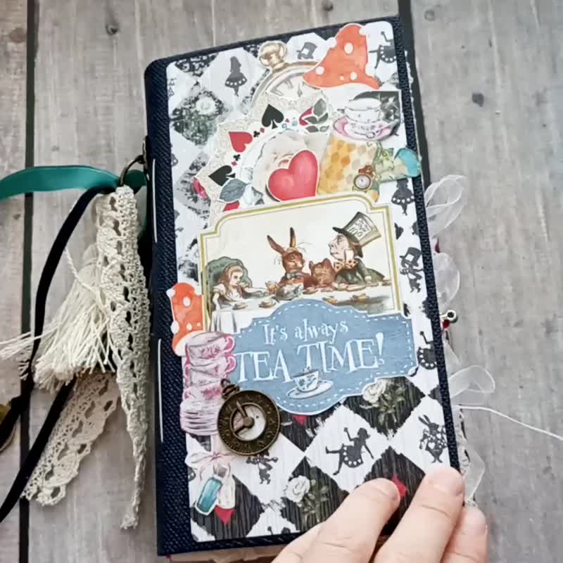 Alice in Wonderland junk journal Alice journal handmade White rabbit junk book - 笔记本/手帐 - 纸 黑色