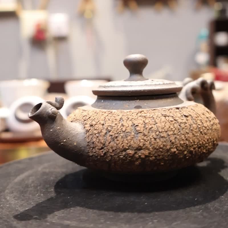 余华宇老师-纯手工制作-岩矿凤壶-容量约120cc - 茶具/茶杯 - 陶 