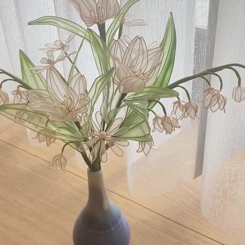 Jocelyn 水晶花幸福祝福花束 - 郁金香/铃兰/小雏菊/情人节礼物 - 植栽 - 树脂 白色