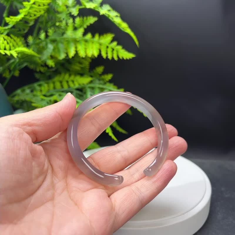 灰色玛瑙猫爪开口手镯 56+MM 冰润起光雕刻玉髓手环 清新细腻百搭 - 手链/手环 - 半宝石 灰色
