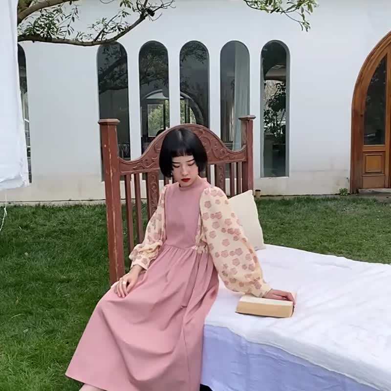櫻花粉色 少女碎花撞色高腰復古洋裝 燈籠袖拼接優雅復古連身裙 - 洋装/连衣裙 - 棉．麻 粉红色