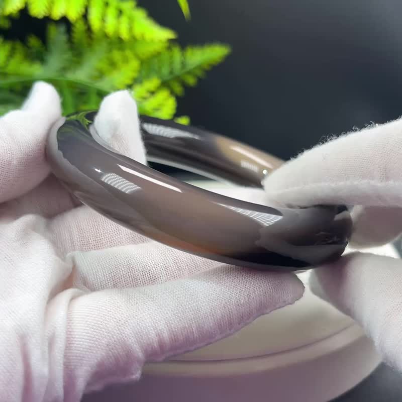 高等级 渐变浓郁深烟灰玛瑙手镯 58+MM 高冰净体胖圆条 古风内敛 - 手链/手环 - 半宝石 灰色