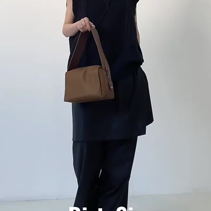 棕色 焦糖麻薯包 牛皮拼接寬肩帶 密織斜紋尼龍方包 單肩斜背包 - 侧背包/斜挎包 - 尼龙 咖啡色