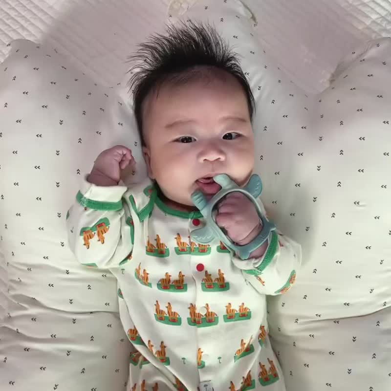 【赠精美礼盒袋】弥月/生日礼MAMA's TEM:小牛固齿器奶嘴哺乳手套 - 满月礼盒 - 硅胶 多色