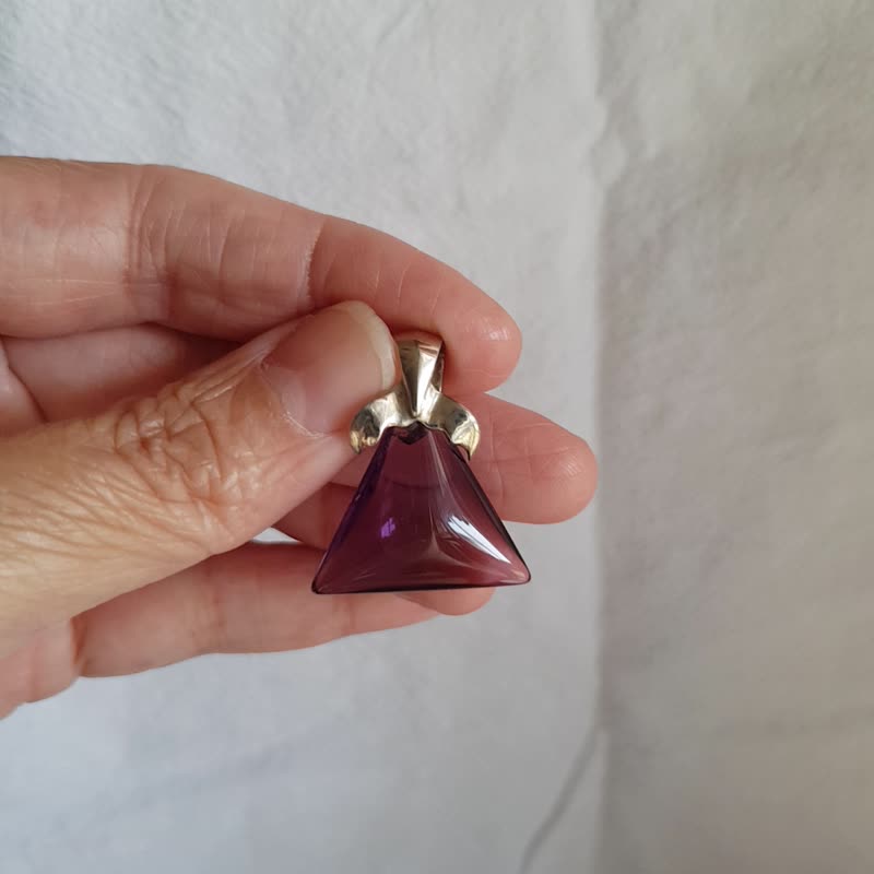【鱼跃紫山】925银 手作银饰 紫水晶 鱼尾 三角形 项链坠饰 - 项链 - 宝石 多色