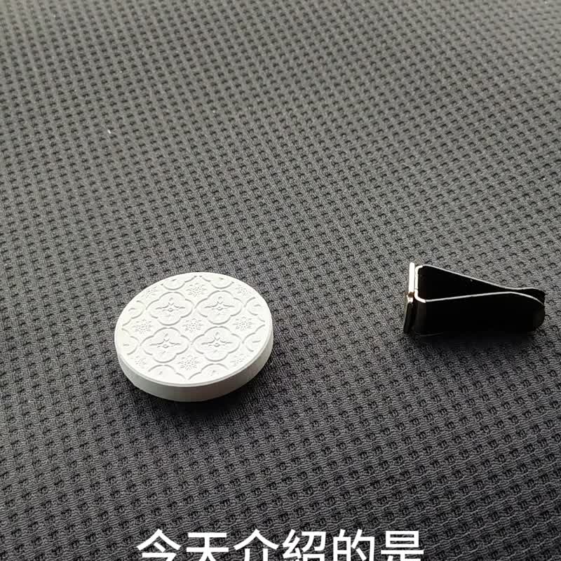 台湾黑熊V领款 | 车用扩香石-质感与生活的MIT - 香薰/精油/线香 - 水泥 金色