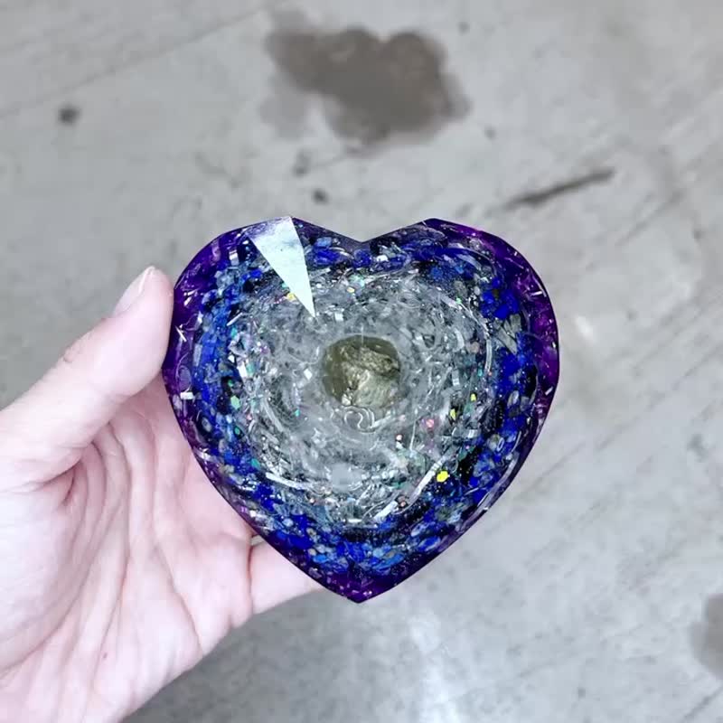 奥钢能量塔定制化设计钻石特殊造型 - 摆饰 - 树脂 多色