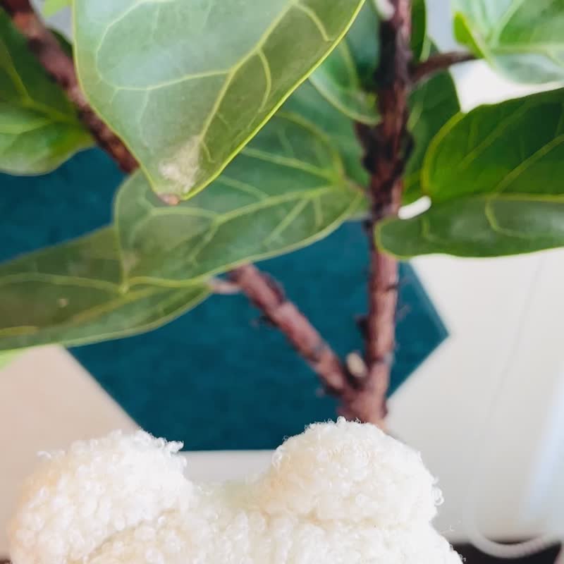 suyu_art 兔子麻糬点心铺 兔子麻糬娃娃吊饰 附收纳袋 - 吊饰 - 其他人造纤维 卡其色