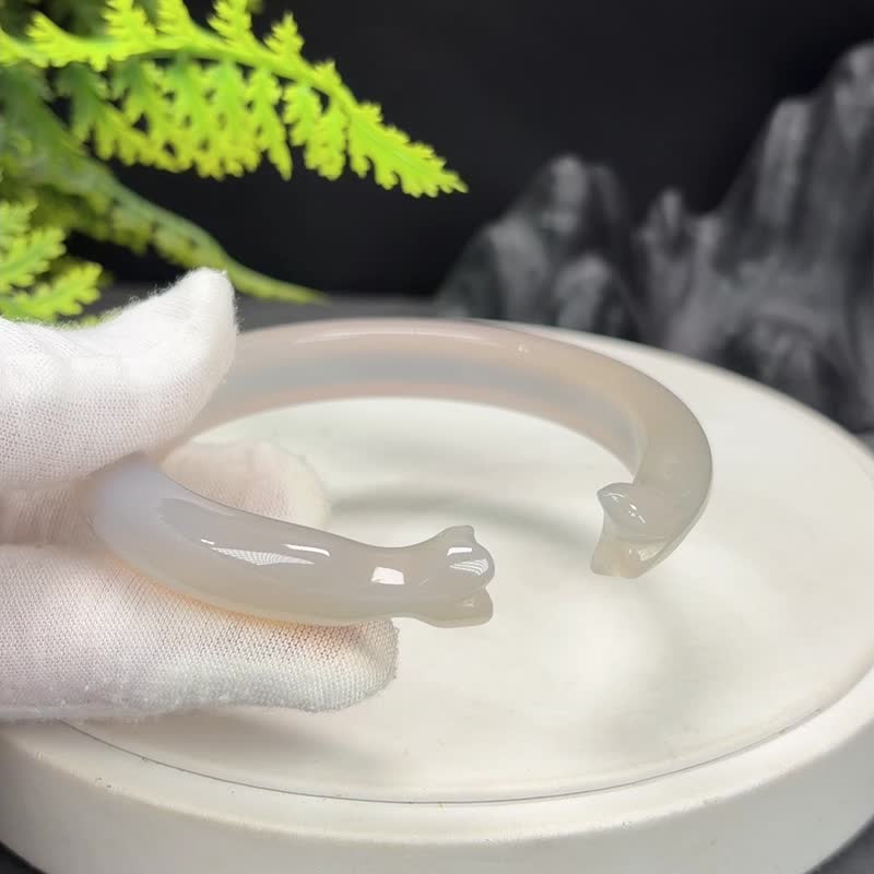 烟紫色 开口玛瑙手镯 61MM 冰润起光 雕刻美人鱼尾 贵气高雅魅力 - 手链/手环 - 半宝石 