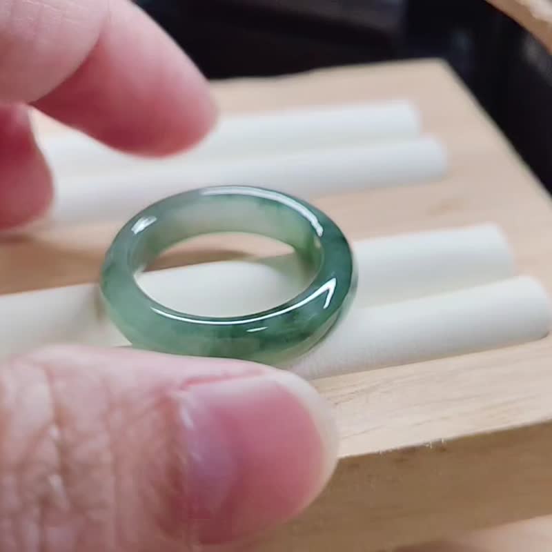 【亲翠】天然翡翠 冰绿飘花芙蓉绿渐层手指镯16.5号戒圈 - 戒指 - 玉石 绿色