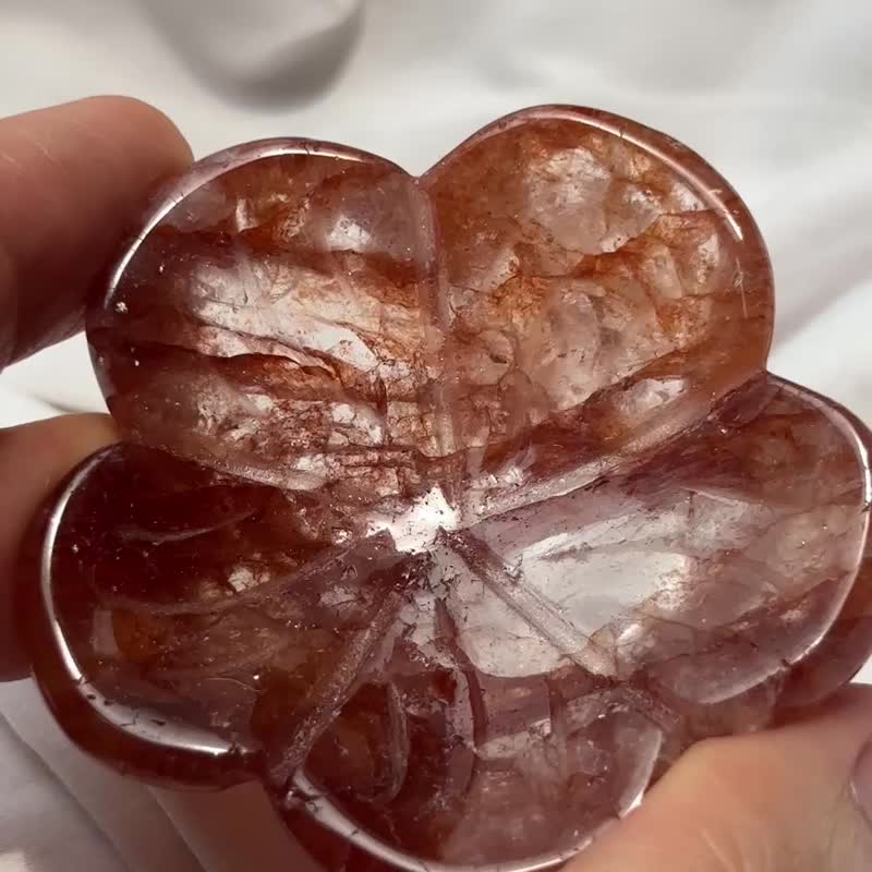 樱花小碟 红胶花 带彩 透亮 天然原石 雕刻  水晶  crystal 摆设 - 摆饰 - 水晶 红色