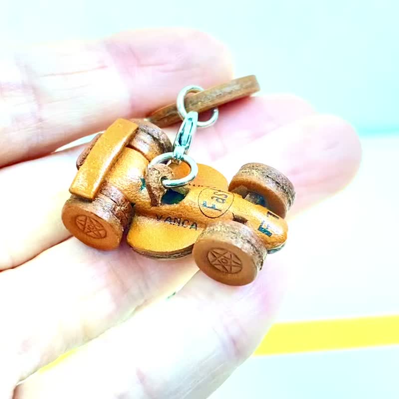 F1　レーシングカー　ミニ　本革キーホルダー　日本製手作り　立体造形のVANCA - 钥匙链/钥匙包 - 真皮 咖啡色