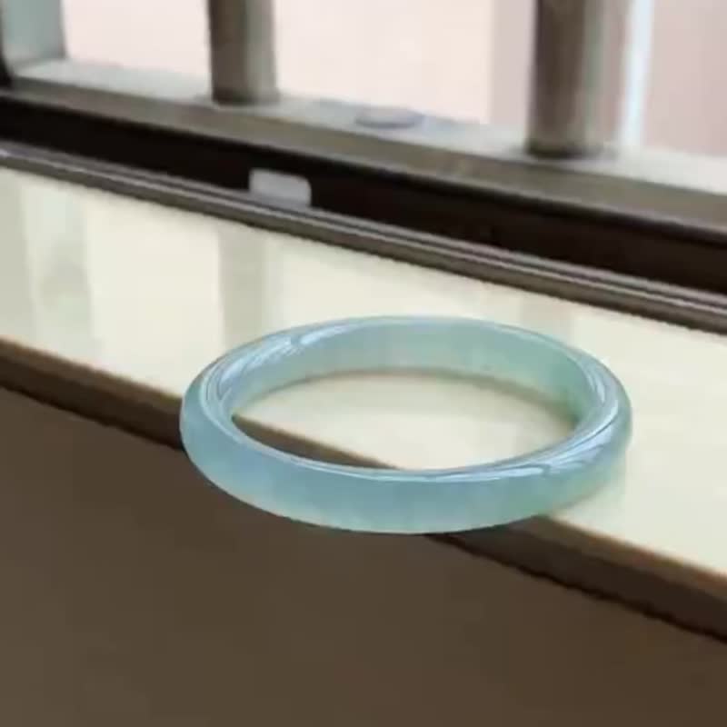 冰种翡翠天然翡翠玉镯A玉手镯 玉鈪 • 冰种淡湖绿翡翠圆镯 - 手链/手环 - 玉石 绿色