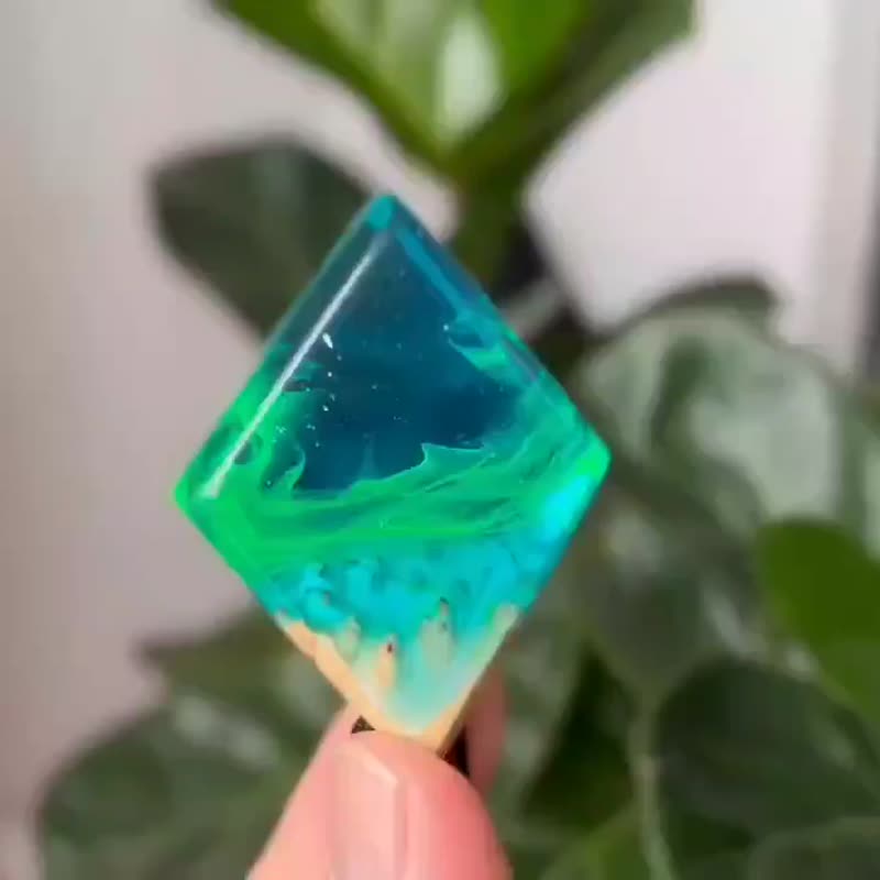 澄、手工树脂与天然木吊坠、北极光项链、夜光饰品、定制刻字礼物 - 项链 - 树脂 蓝色