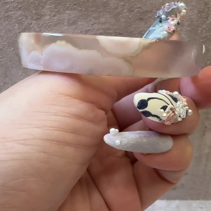 樱花玛瑙手镯 玛瑙手镯稀有方镯冰透烟灰紫冰底粉云朵气质款55圈 - 手链/手环 - 玉石 