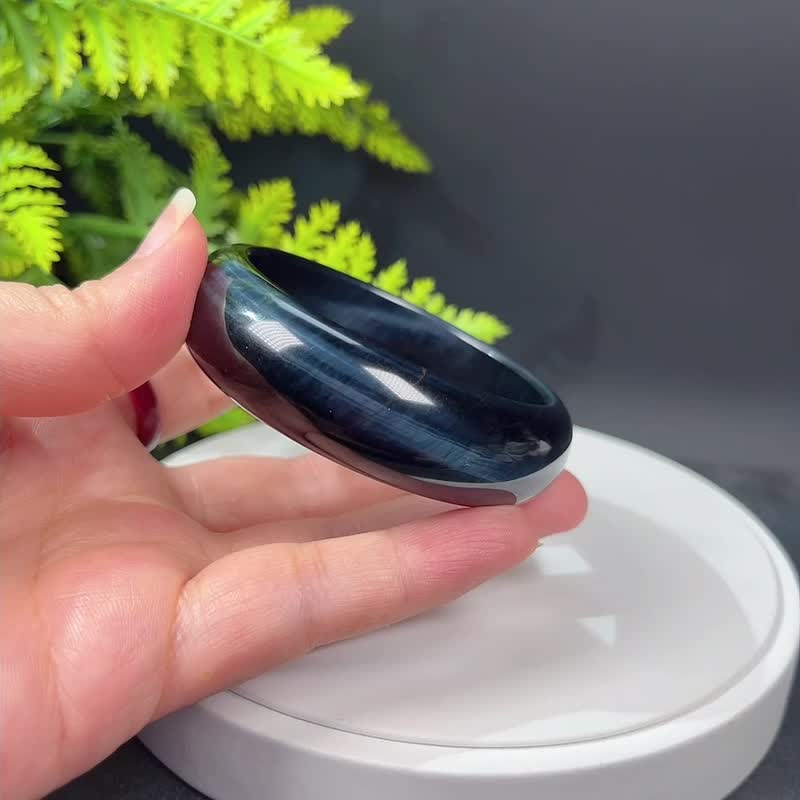独特蓝色虎眼石手镯57+MM 强蓝光聚宝盆虎晴石手环 果敢自信冷静 - 手链/手环 - 半宝石 蓝色