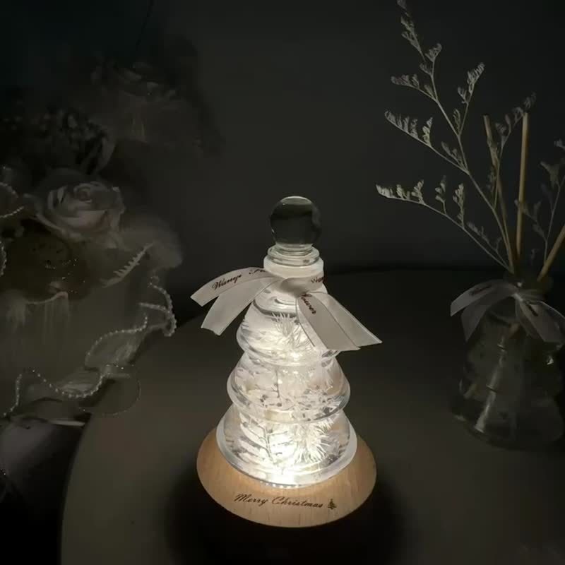 雪花圣诞树扩香灯 浮游花 小夜灯 扩香 干燥花 交换礼物 圣诞礼物 - 香薰/精油/线香 - 植物．花 白色