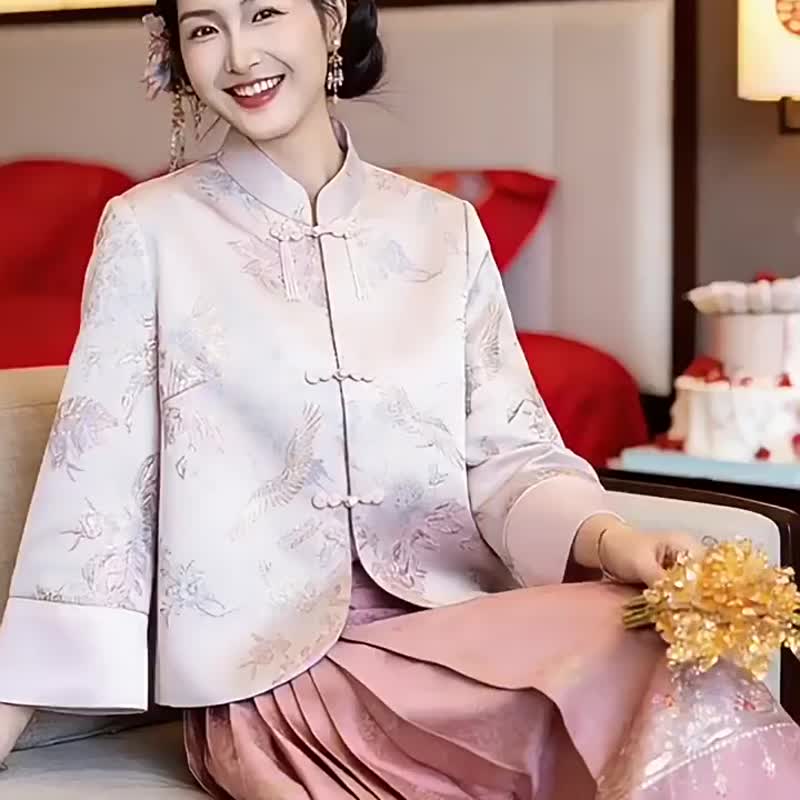 粉色 梔瑤新中式新娘套裝 秋冬婚禮套裝 中式馬面裙 - 裙子 - 聚酯纤维 粉红色